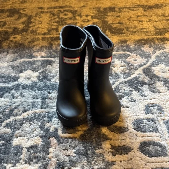 Hunter Classic Black Waterproof Boots - Picture 1 of 5